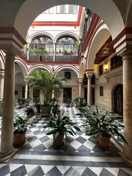 Apartamento Patio Sevillano Frente Catedral Екстериор снимка